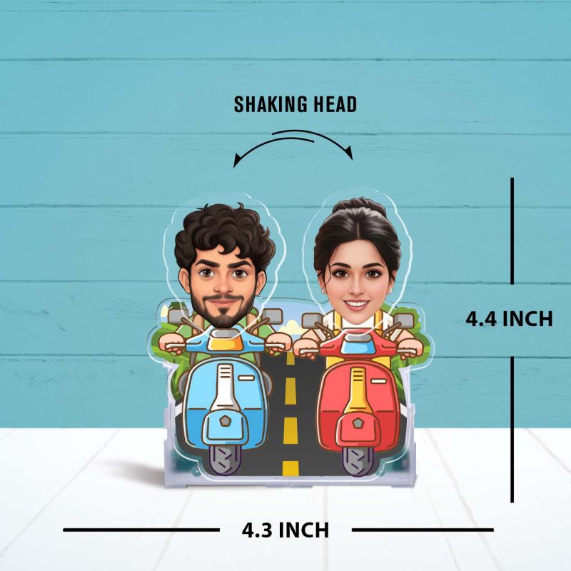 Personalized Couple on Scooter Caricature with Shaking Head Feature, Cartoon Style Desk Decor for Couples & Friends Batter Powere Moving Head Bobblehead Figurine Table Decor